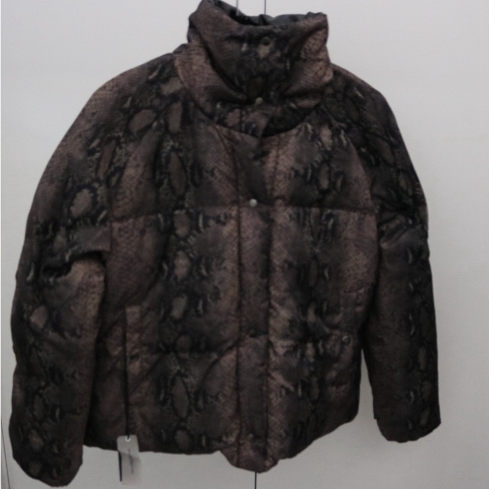 NWT- BlankNYC- Between the Line- Reversible Puffer Jacket- Size L - Picture 7 of 7